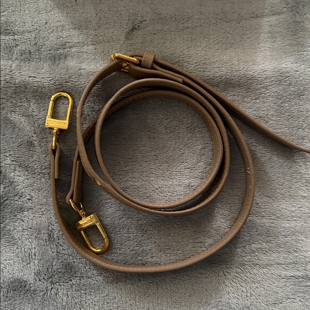 Monogram Crossbody Fashion Bag - Picture 8 of 9